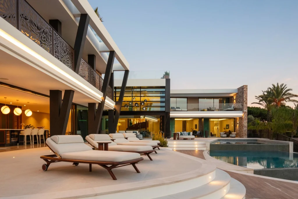Luxury Poolside Furniture
