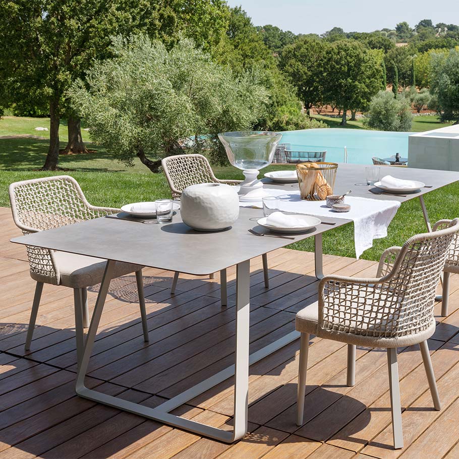 Garden Furniture in Delhi