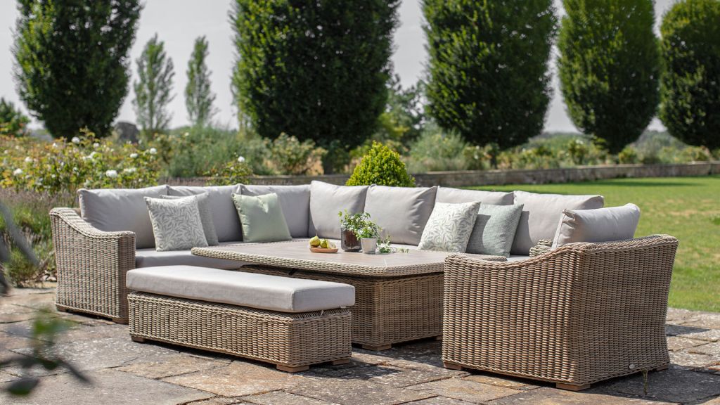 Garden Furniture in Delhi